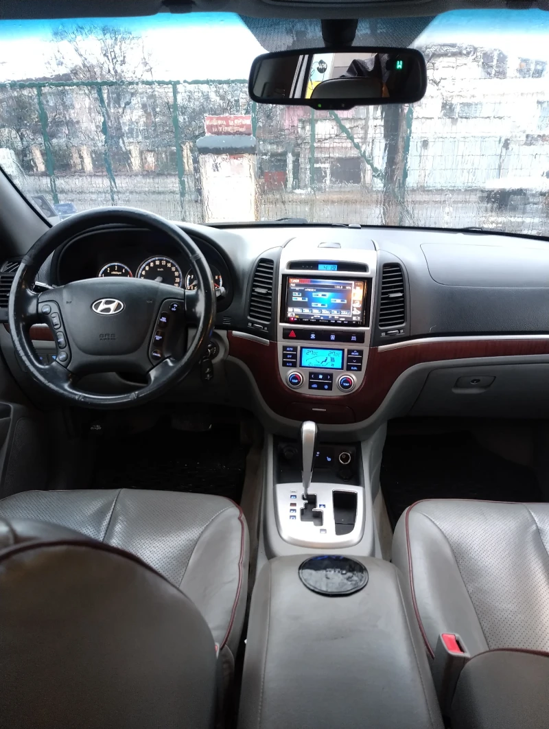 Hyundai Santa fe 2.2НАВИ4х4АВТОМАТ7места, снимка 12 - Автомобили и джипове - 48156937