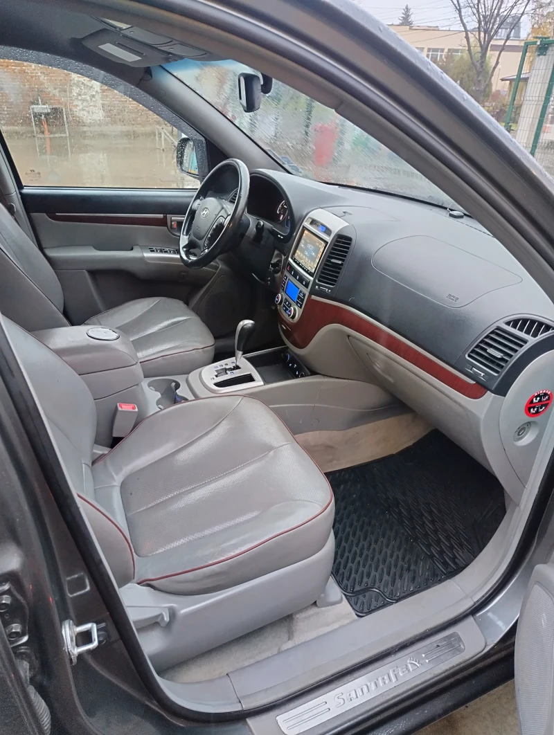 Hyundai Santa fe 2.2НАВИ4х4АВТОМАТ7места, снимка 9 - Автомобили и джипове - 48156937