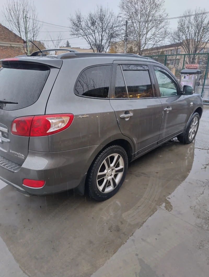 Hyundai Santa fe 2.2НАВИ4х4АВТОМАТ7места, снимка 4 - Автомобили и джипове - 48156937