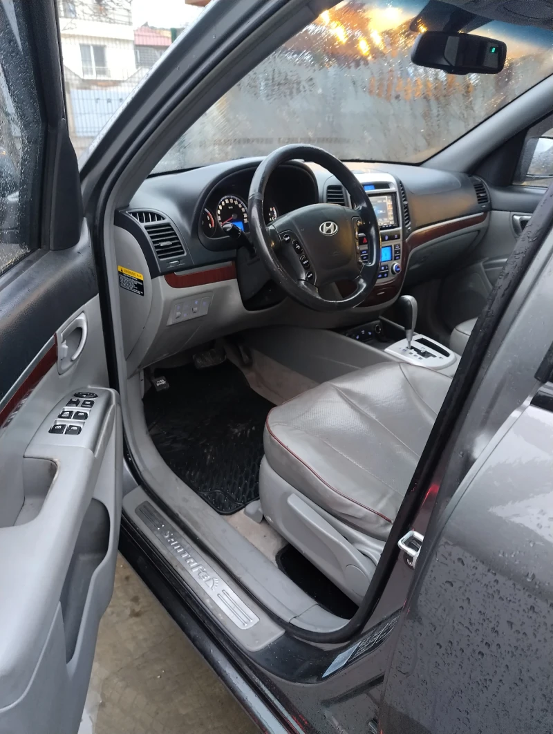 Hyundai Santa fe 2.2НАВИ4х4АВТОМАТ7места, снимка 5 - Автомобили и джипове - 48156937