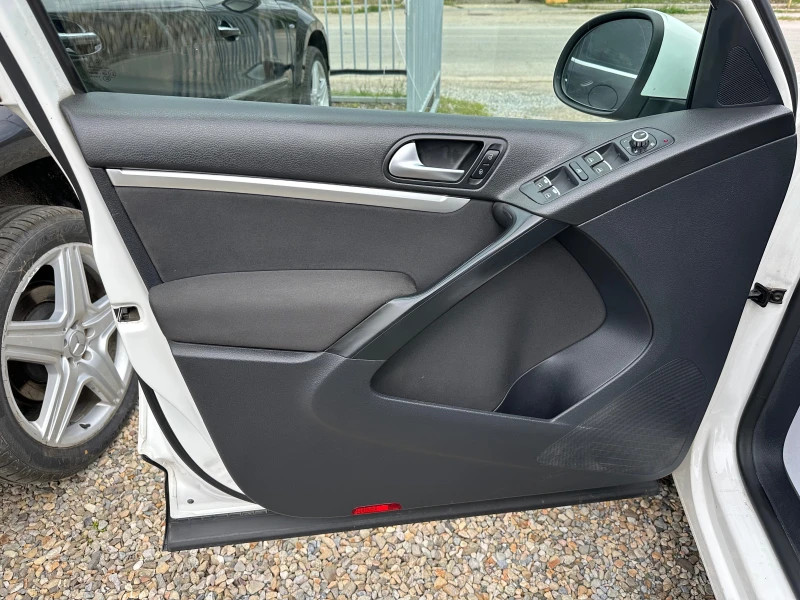 VW Tiguan 2.0tdi 4MOTION, снимка 8 - Автомобили и джипове - 49845946