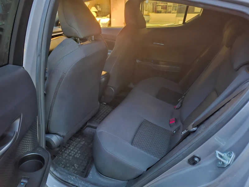 Toyota C-HR Бензин, снимка 6 - Автомобили и джипове - 53396476