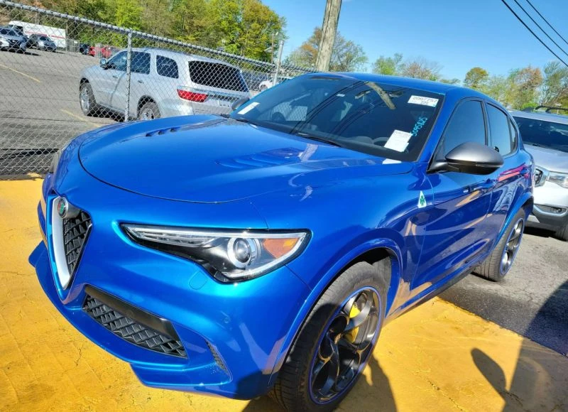 Alfa Romeo Stelvio QUADRIFOGLIO CARFAX АВТО КРЕДИТ , снимка 1 - Автомобили и джипове - 49514840