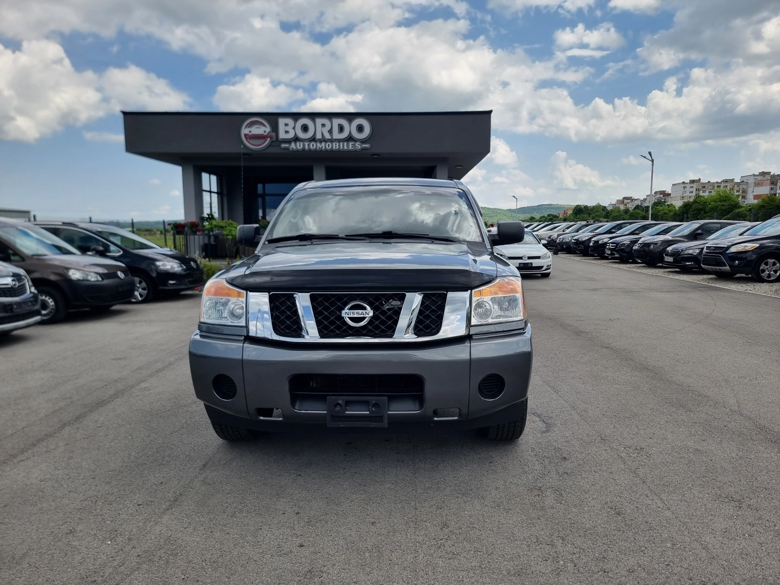 Nissan Titan crew cab 5.6 V8