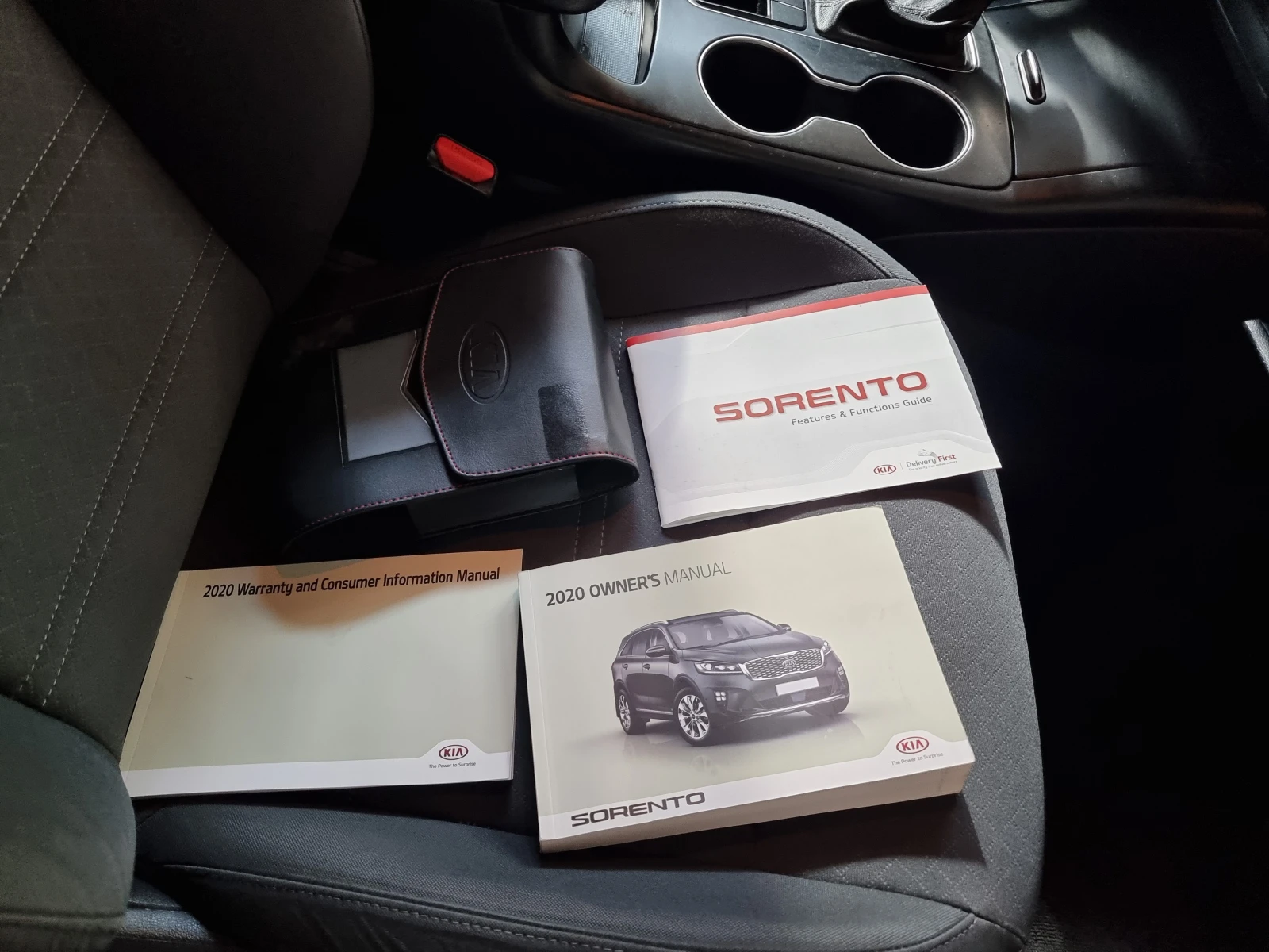 Kia Sorento 2.4 GDI 7 места 80.000 РЕАЛНИ КИЛОМЕТРИ, снимка 16 - Автомобили и джипове - 55708530