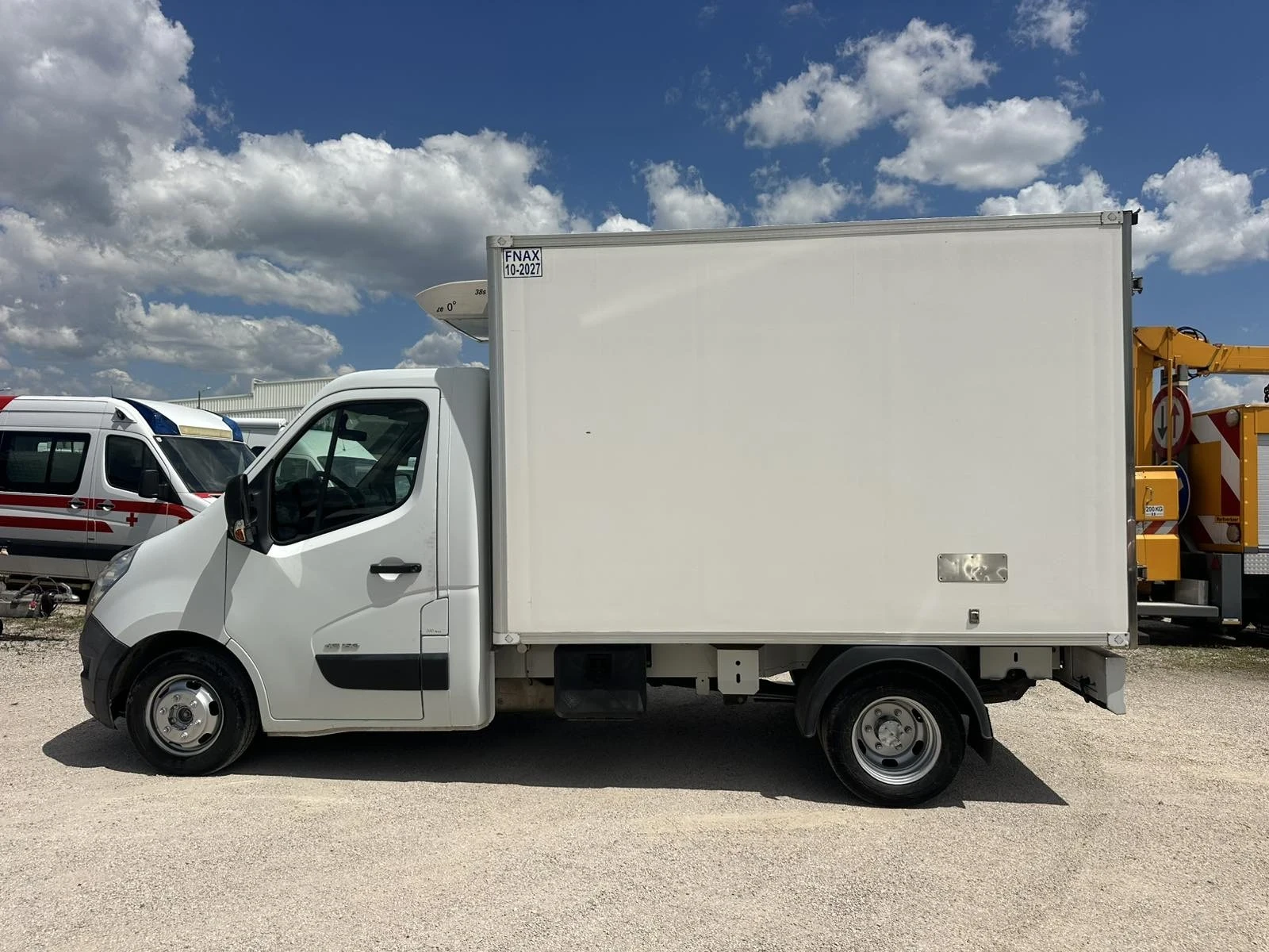 Renault Master Хладилен , снимка 7 - Бусове и автобуси - 54984559