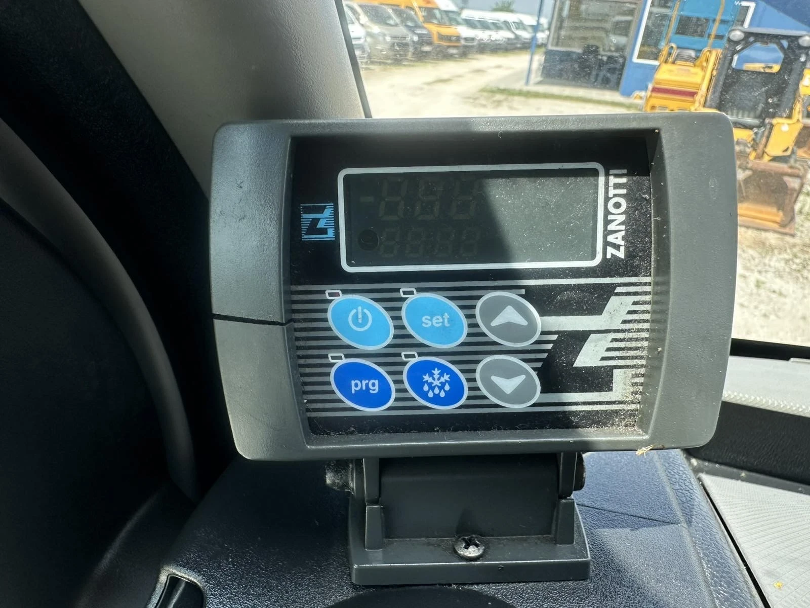 Renault Master Хладилен , снимка 12 - Бусове и автобуси - 54984559