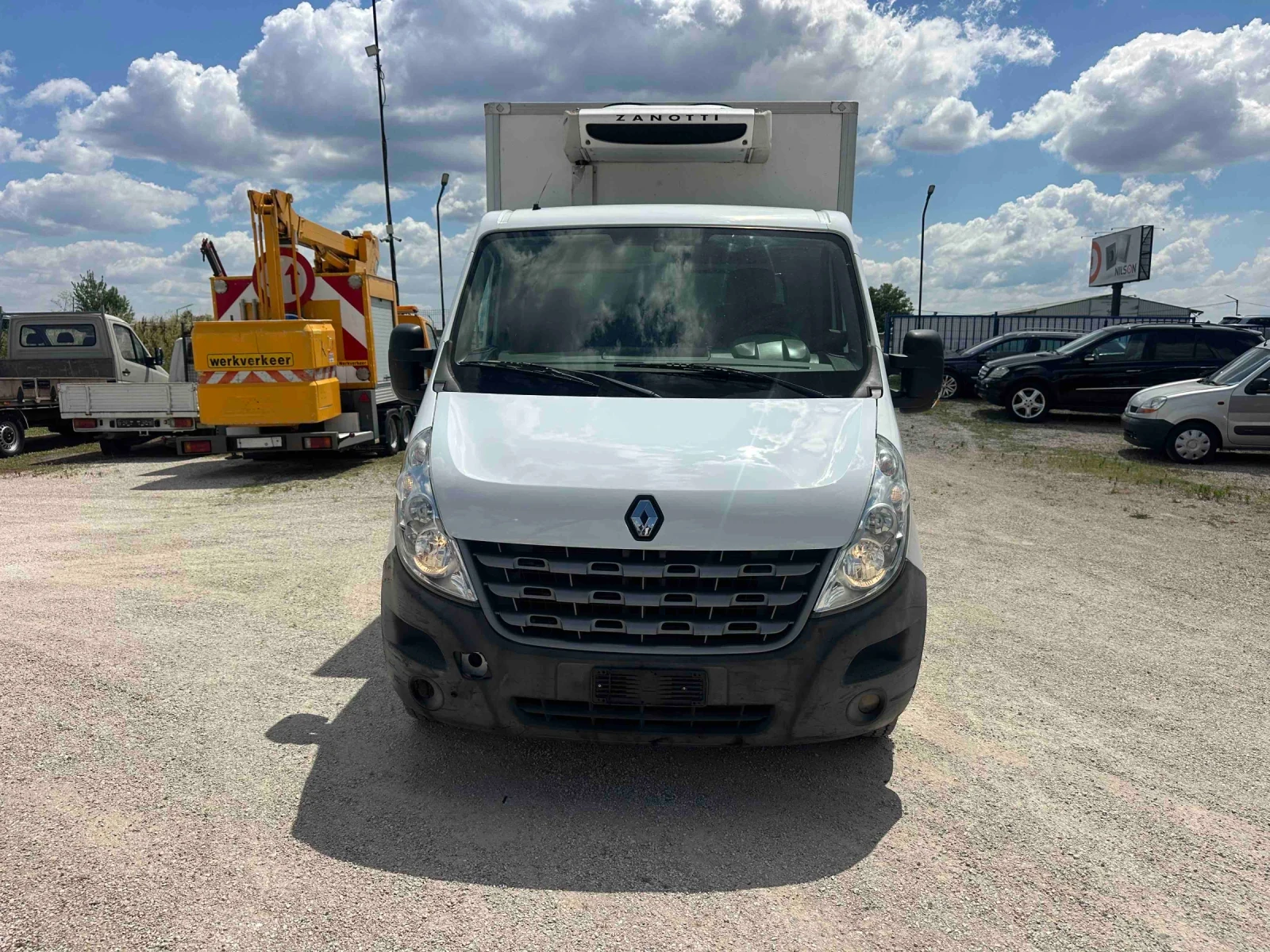 Renault Master Хладилен , снимка 3 - Бусове и автобуси - 54984559