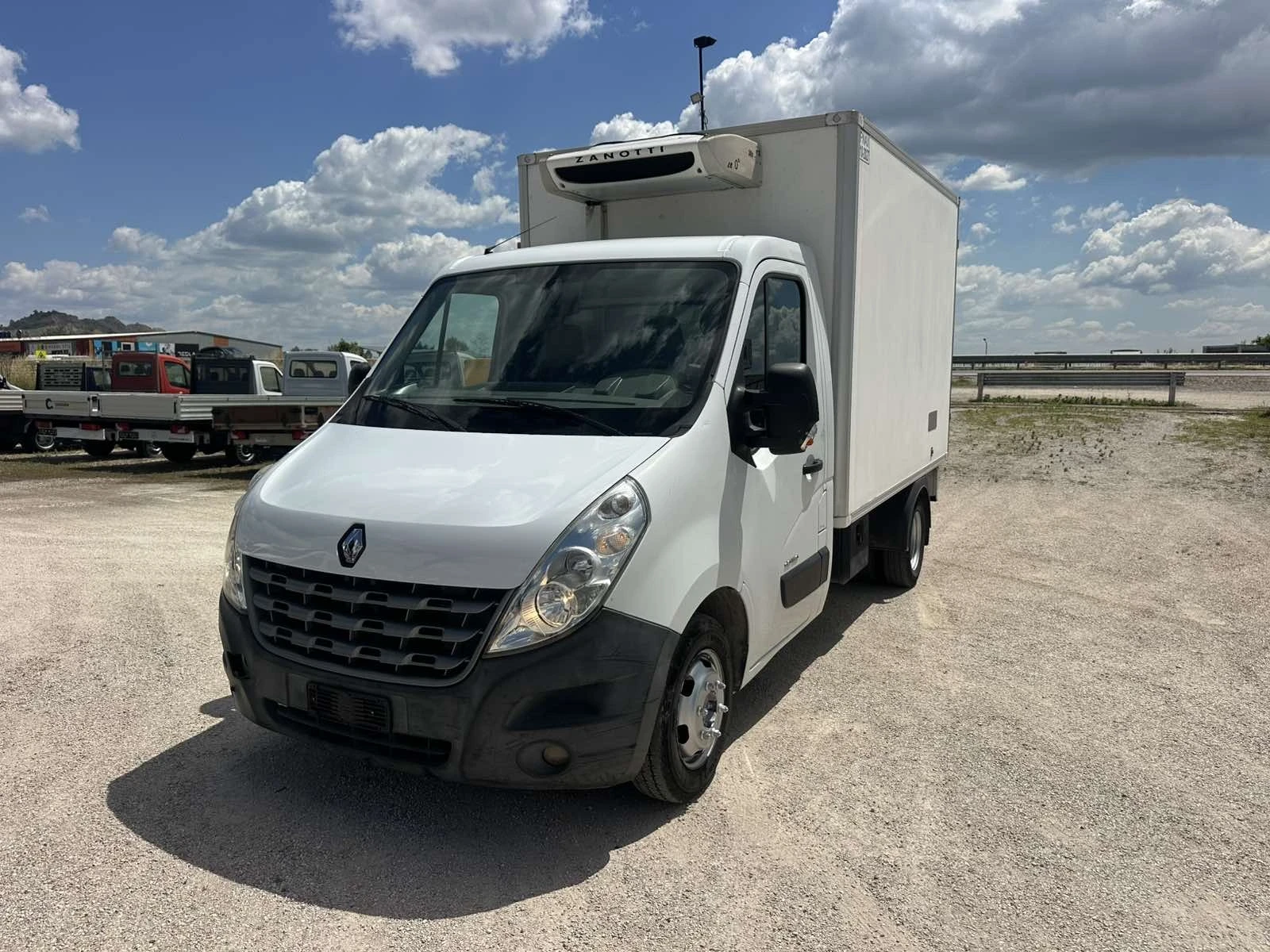 Renault Master Хладилен , снимка 2 - Бусове и автобуси - 54984559