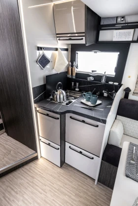 Кемпер McLouis MC4 881 2026 AT8 Тента;Солар;Медия, снимка 8