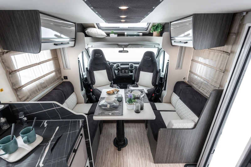 Кемпер McLouis MC4 870 2026 AT8 Тента;Солар;Медия, снимка 4 - Каравани и кемпери - 52671882