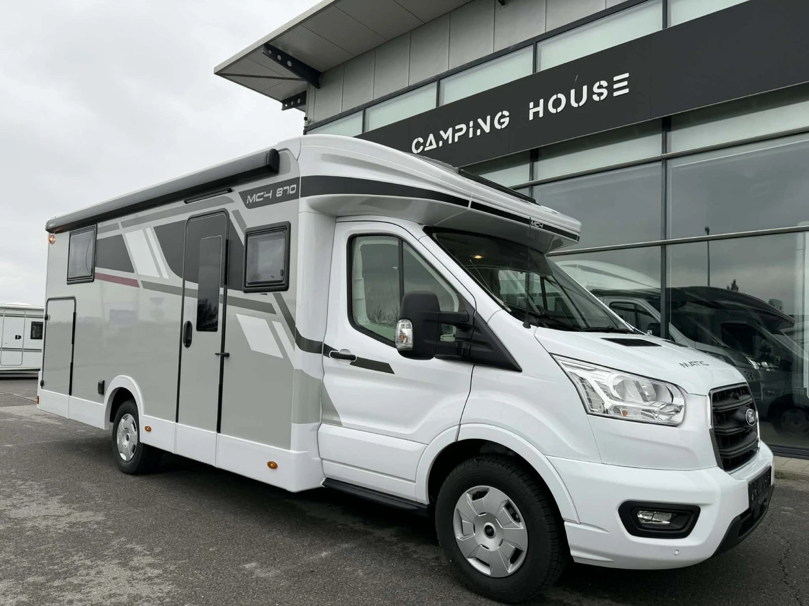 Кемпер McLouis MC4 881 2026 AT8 Тента;Солар;Медия | Auto.bg — изображение 1