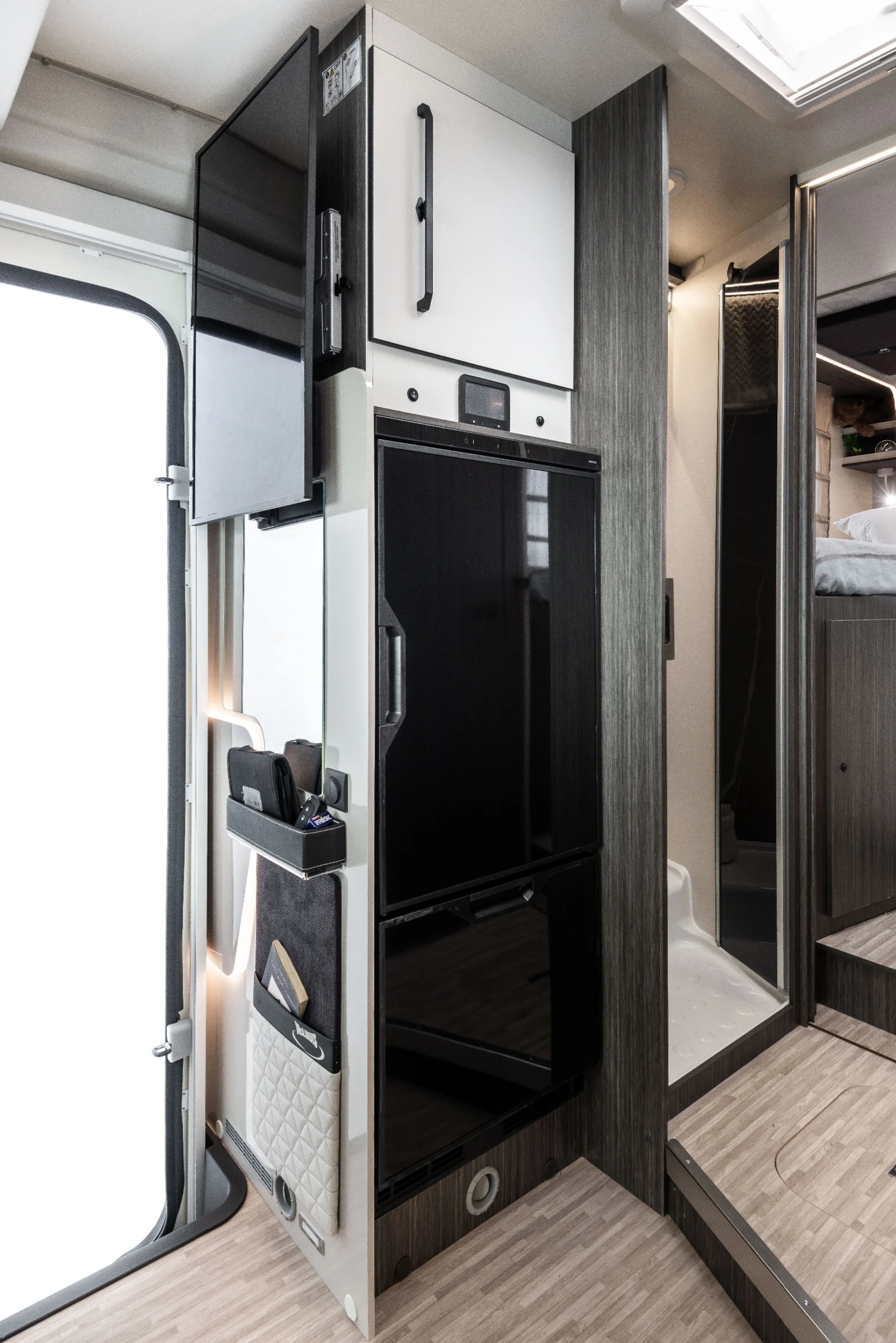  McLouis MC4 870 2026 AT8 ;; | Mobile.bg   11