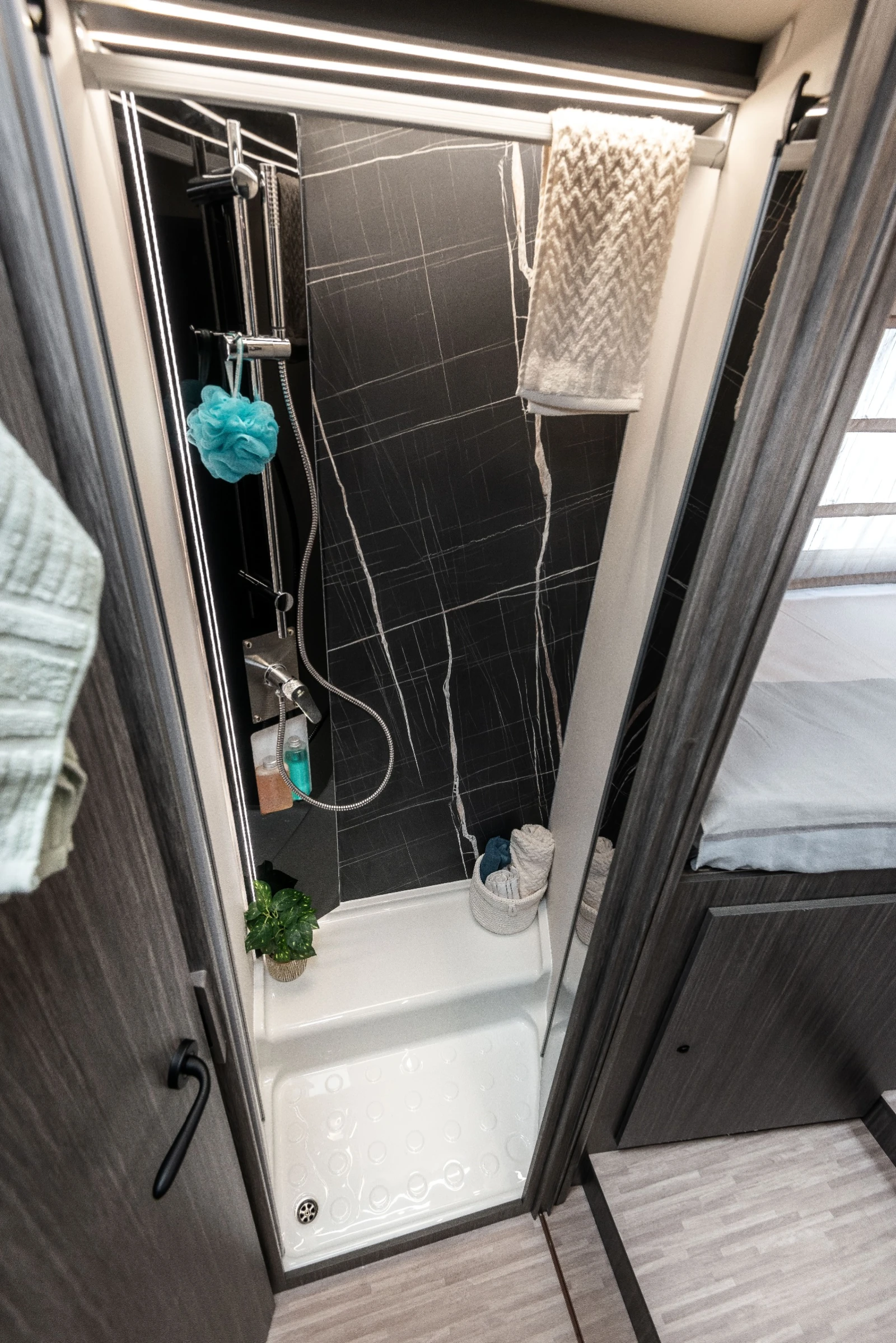 Кемпер McLouis MC4 870 2026 AT8 Тента;Солар;Медия - изображение 7