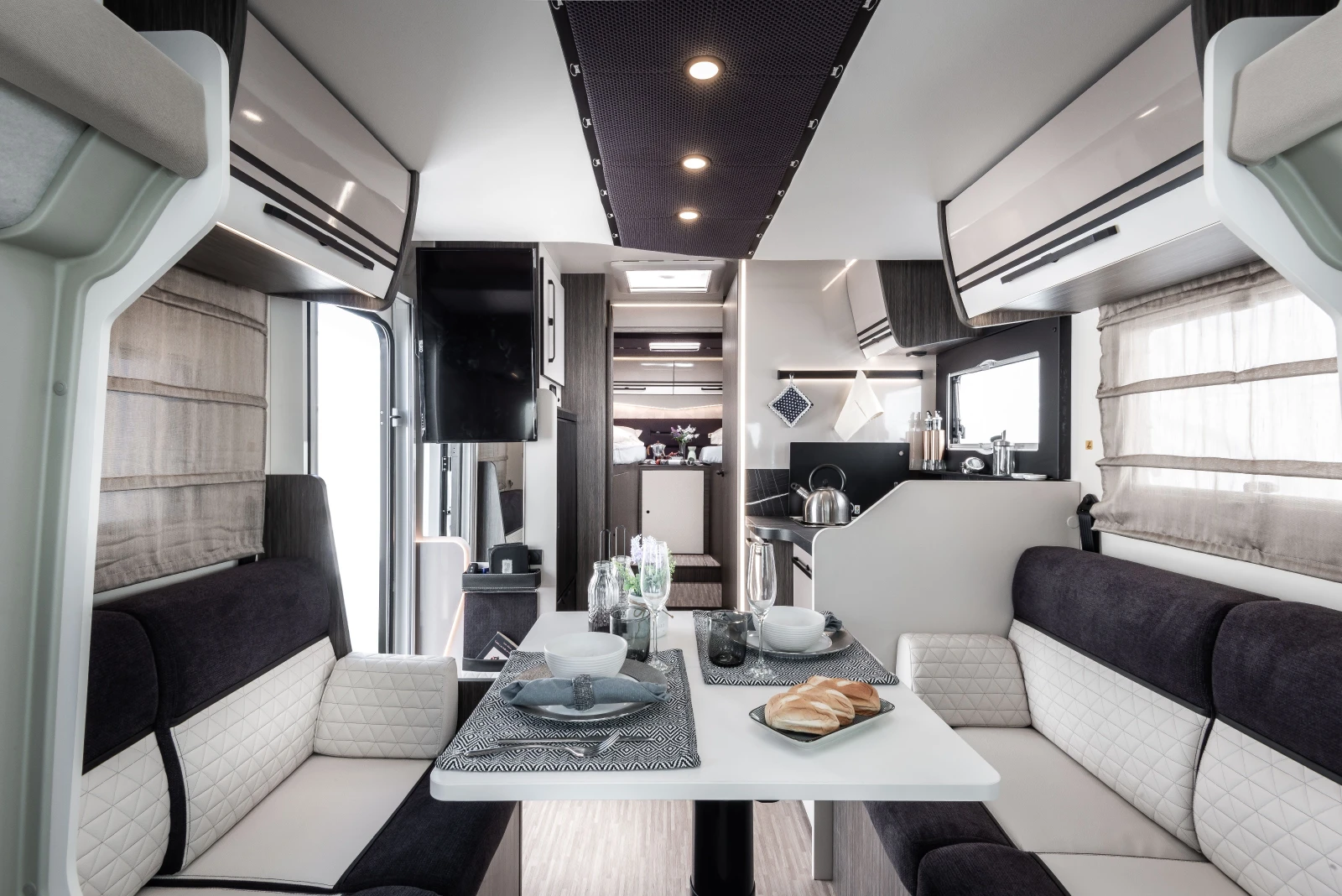 Кемпер McLouis MC4 870 2026 AT8 Тента;Солар;Медия - изображение 5