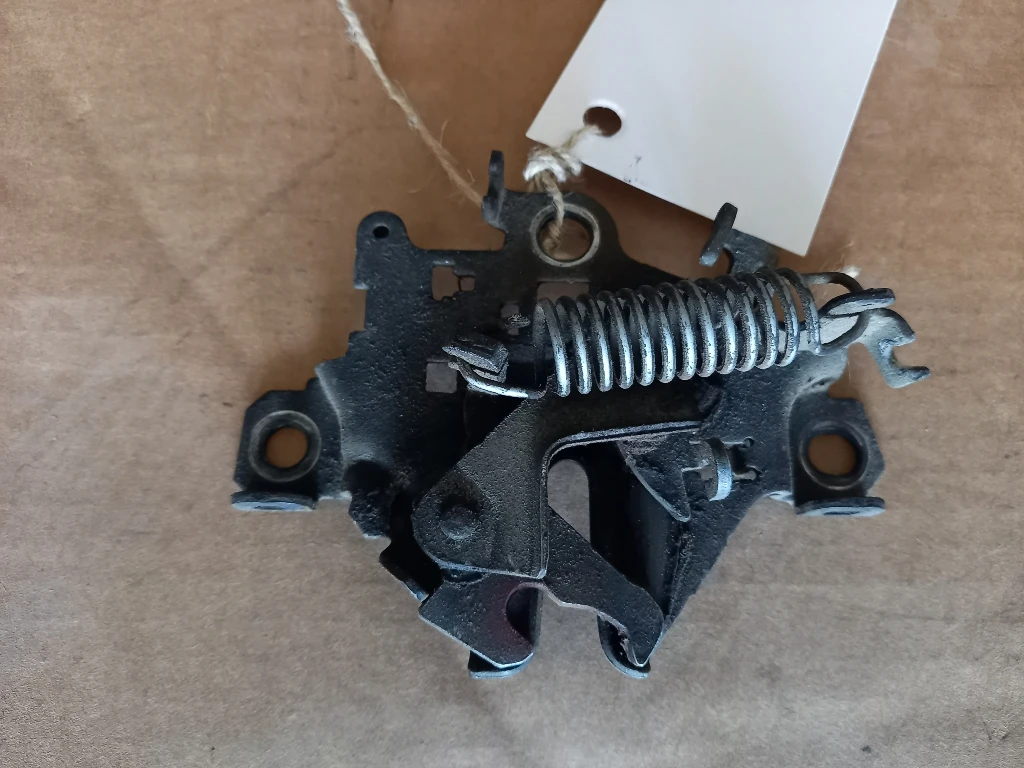 Ключалка преден капак Тойота Рав4 2.2д (11)