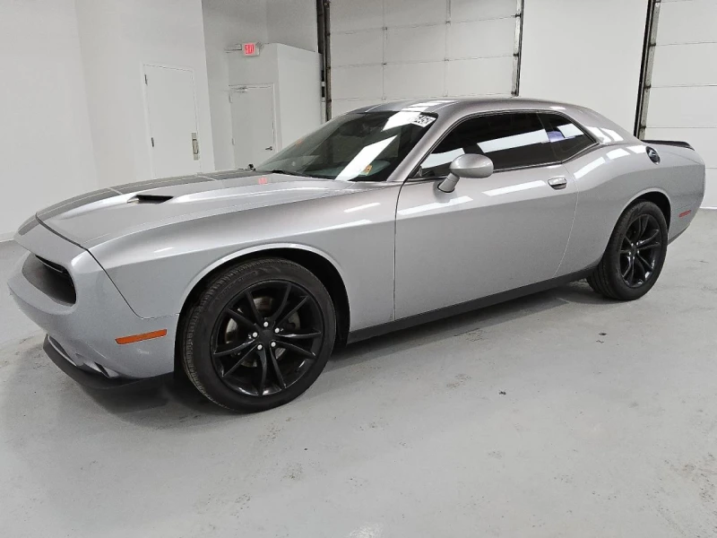 Dodge Challenger SXT 3.6 V6, снимка 1 - Автомобили и джипове - 49393069