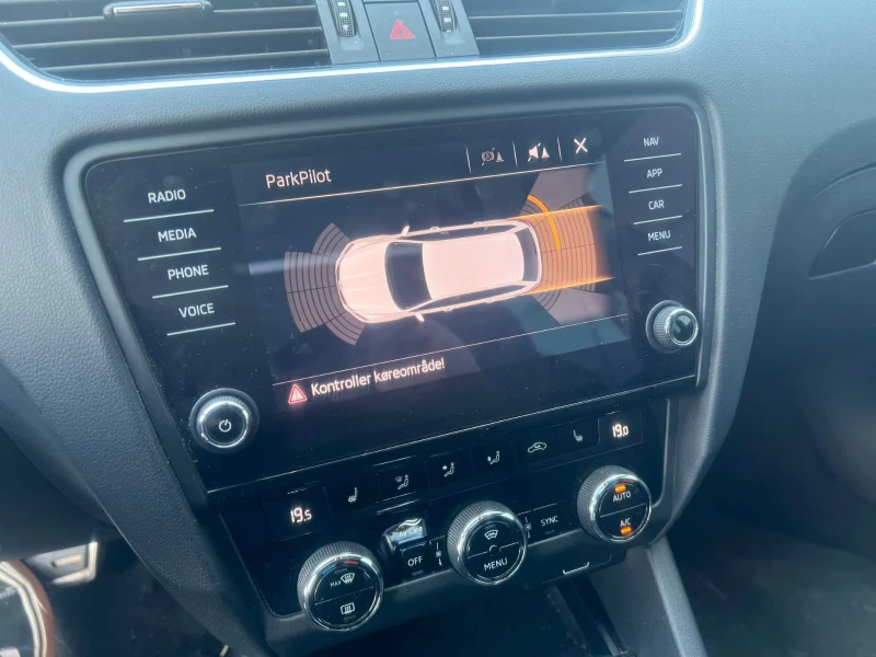 Skoda Octavia vRS/184HP/CARPLAY/KEYLESS/PANO/DAB/H&B/VCONT./842f, снимка 7 - Автомобили и джипове - 52142215