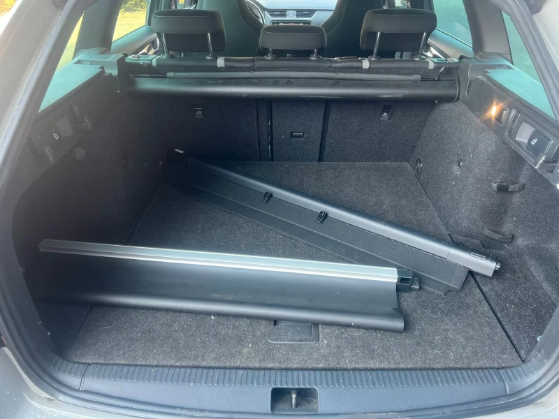 Skoda Octavia vRS/184HP/CARPLAY/KEYLESS/PANO/DAB/H&B/VCONT./842f, снимка 3 - Автомобили и джипове - 52142215