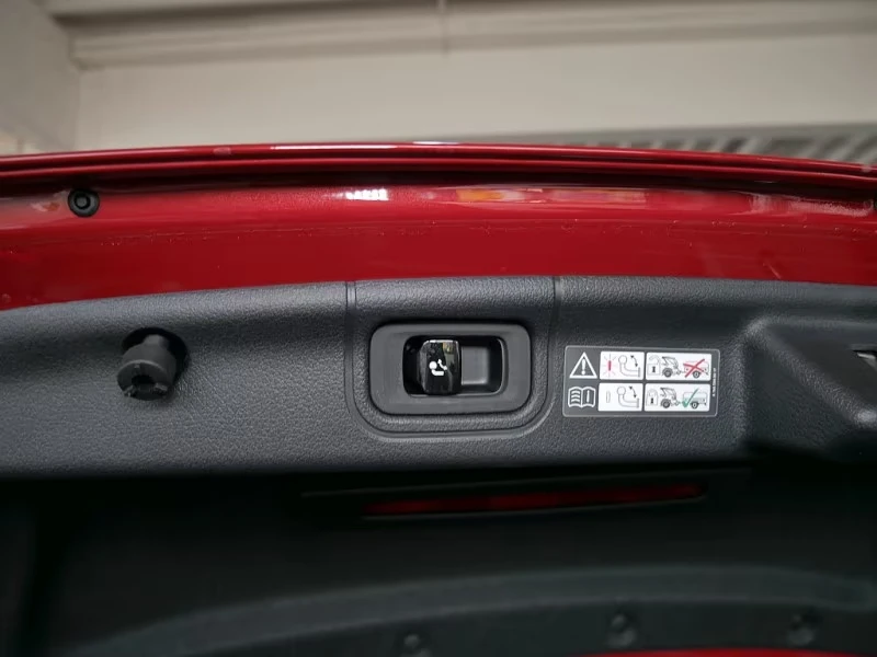 Mercedes-Benz C 200 AMG/ NIGHT/ LED/ CAMERA/ DISTRONIC/, снимка 14 - Автомобили и джипове - 53863582