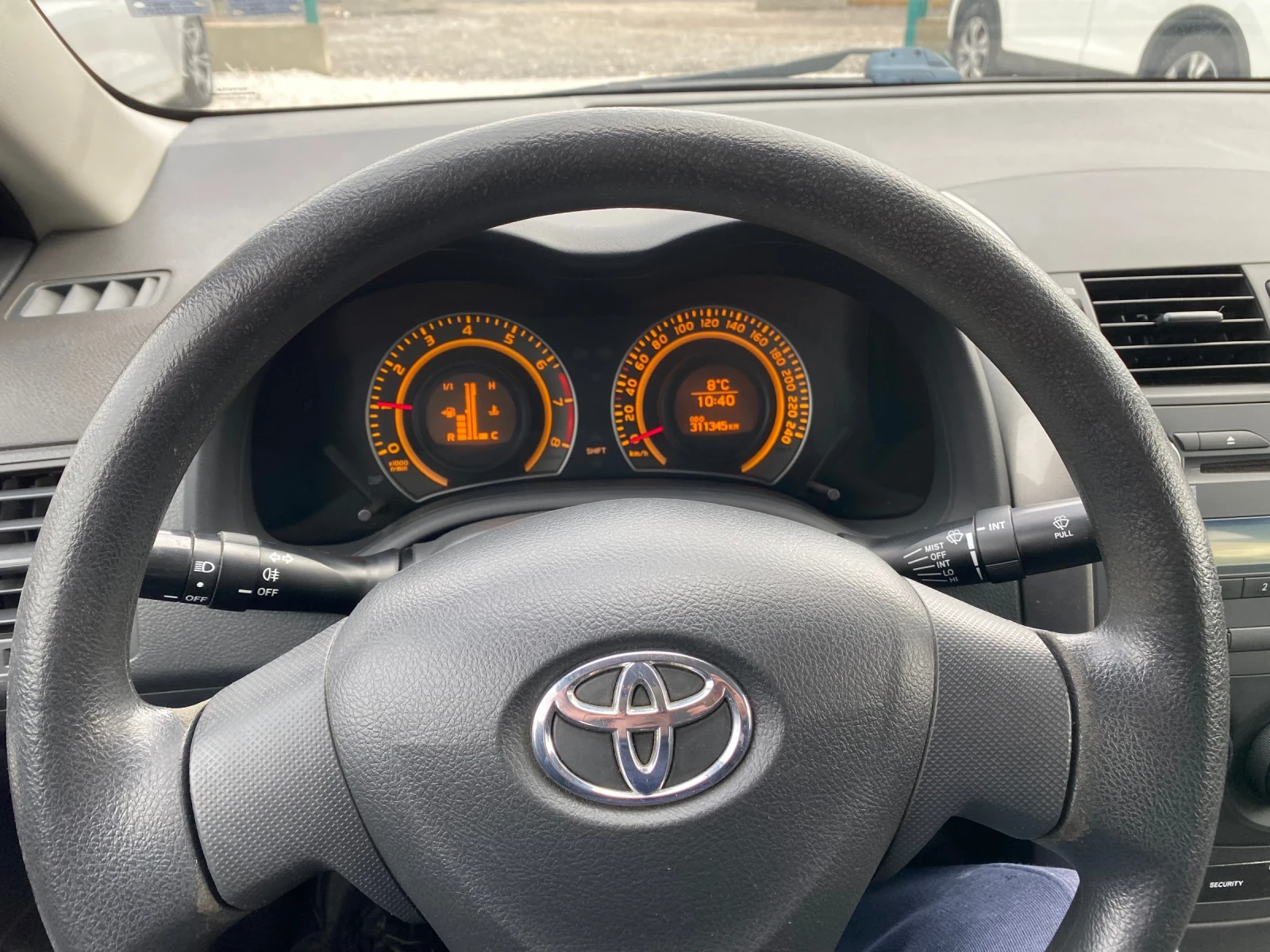 Toyota Corolla 1, 6 i Всичко платено - изображение 7