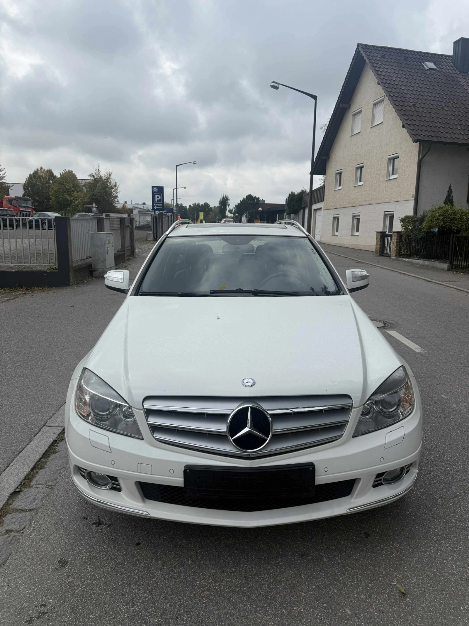 Mercedes-Benz C 180 НОВ  ВНОС С180 Бензин топ състояние Бяла перла - изображение 3