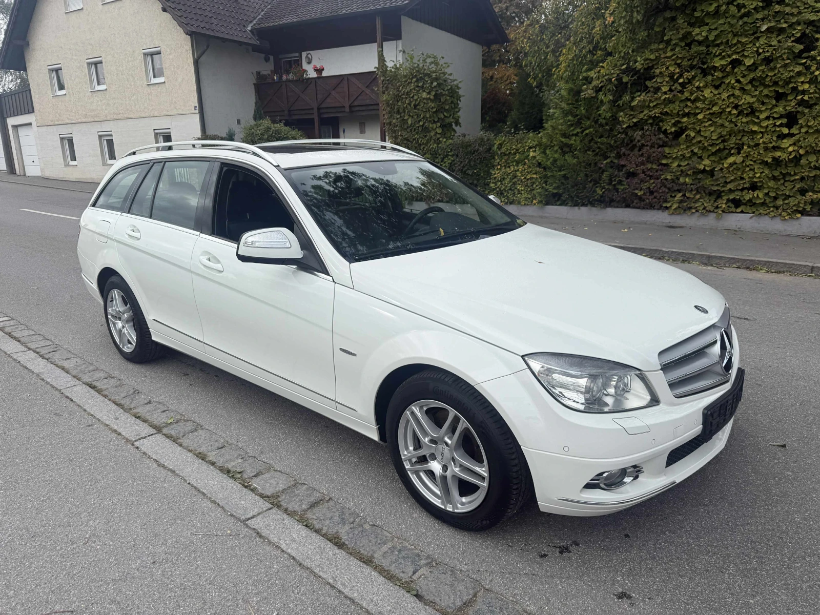 Mercedes-Benz C 180 НОВ  ВНОС С180 Бензин топ състояние Бяла перла - изображение 2