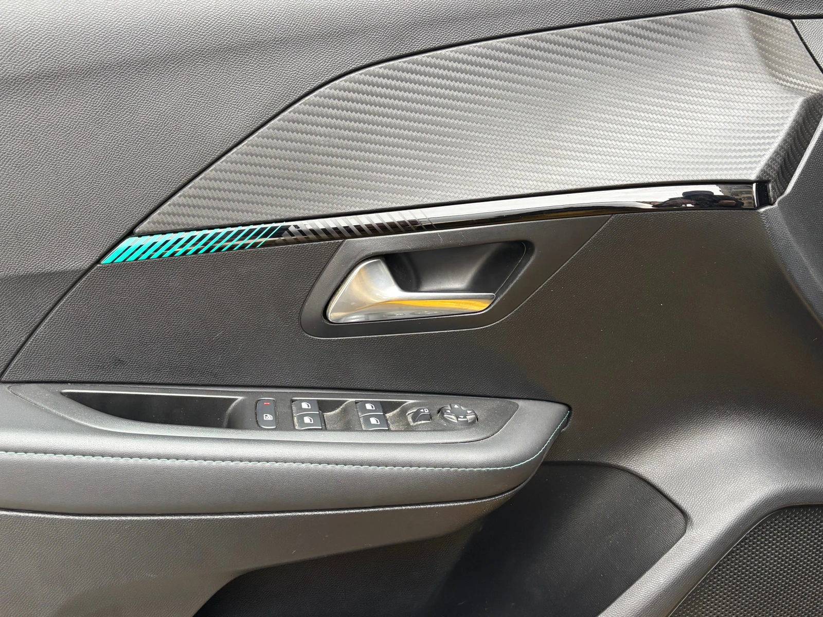 Peugeot 208, снимка 6 - Автомобили и джипове - 54019608