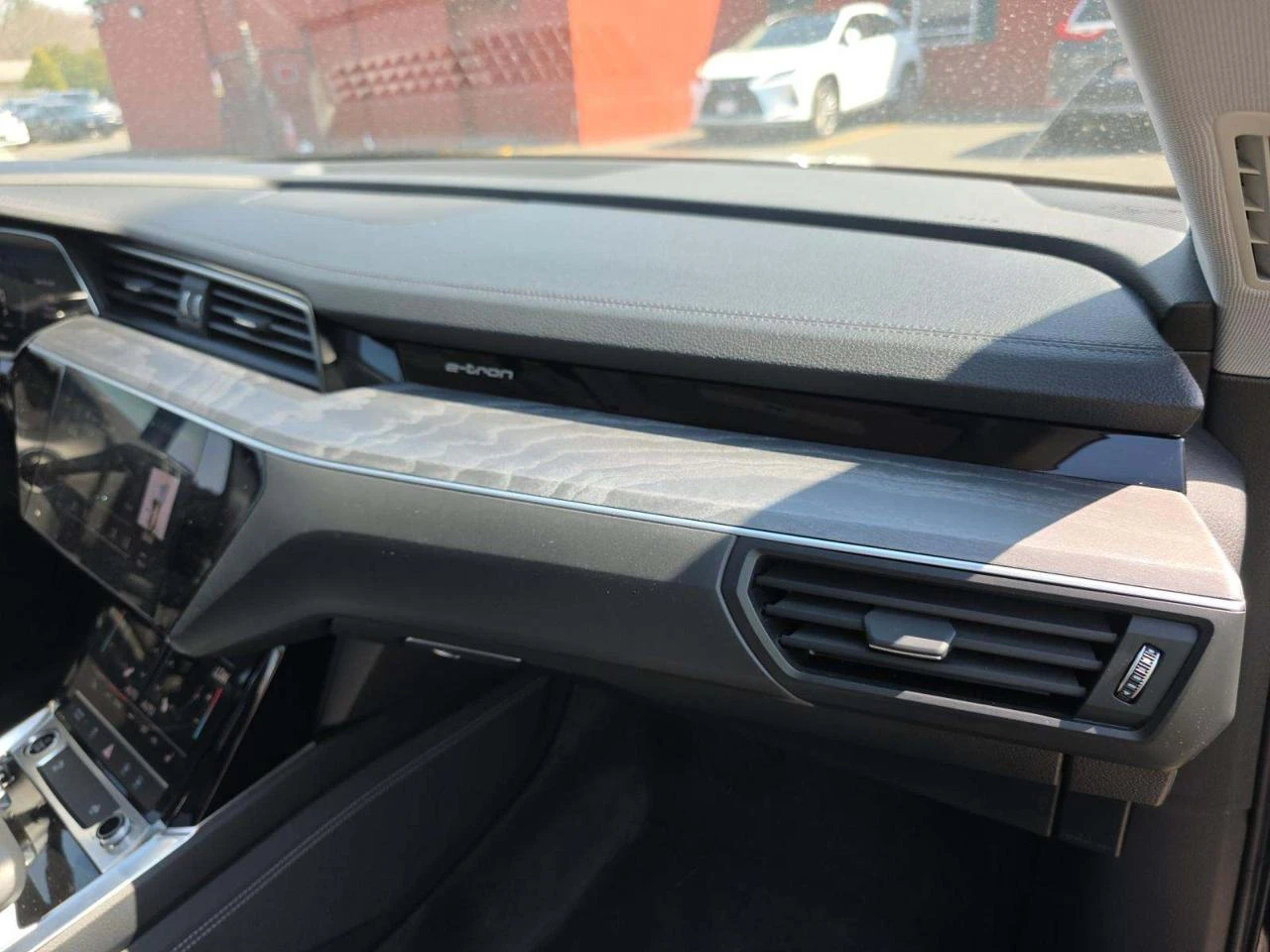 Audi E-Tron Premium Quattro | Цена до българия, снимка 8 - Автомобили и джипове - 54070420