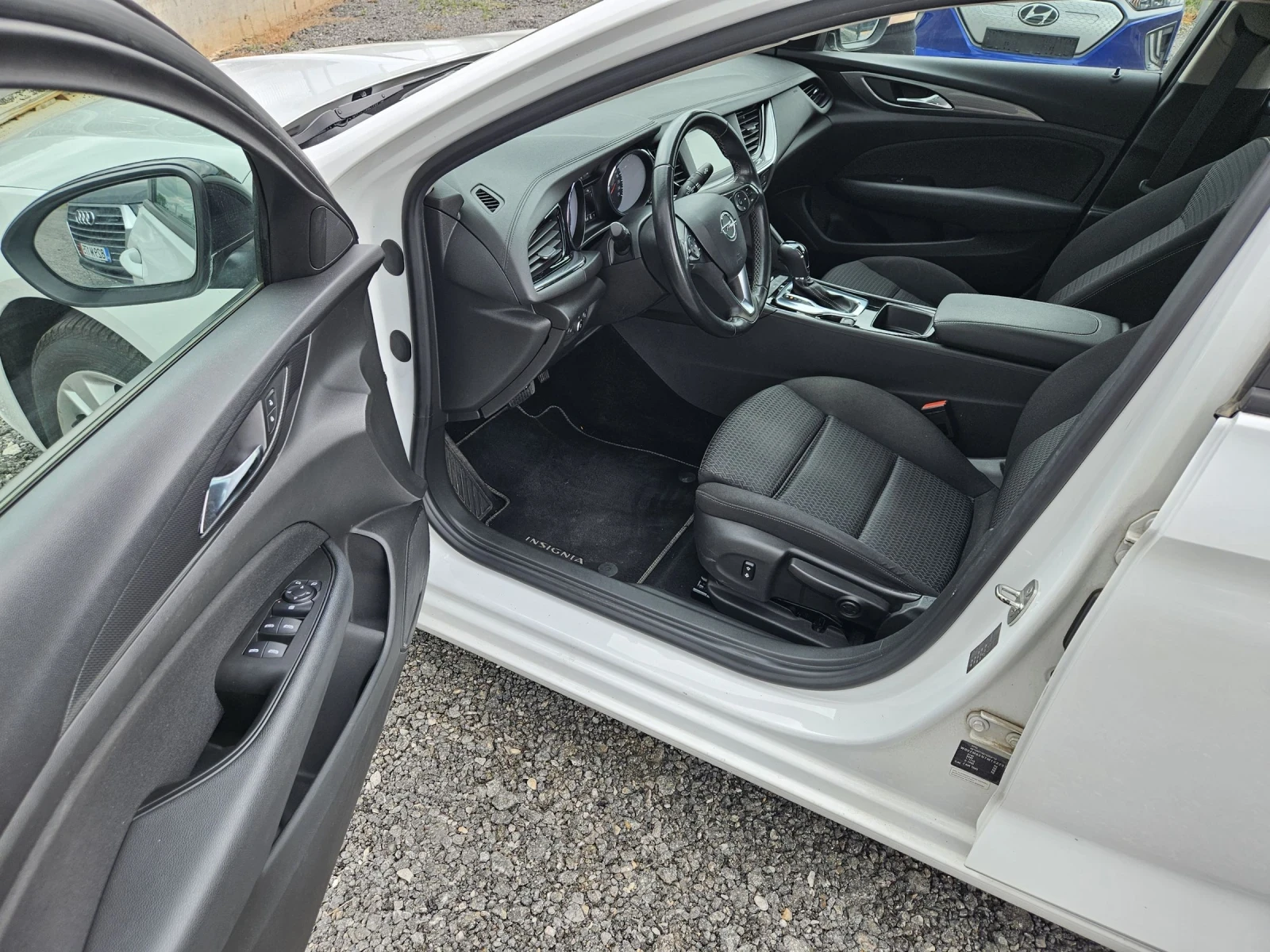 Opel Insignia 1.5d Automatic Euro6, снимка 10 - Автомобили и джипове - 54484274