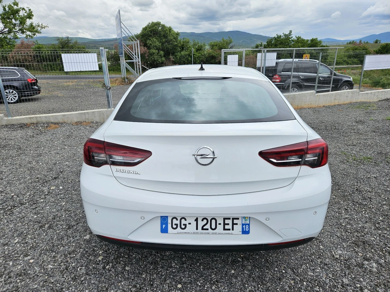 Opel Insignia 1.5d Automatic Euro6, снимка 5 - Автомобили и джипове - 54484274