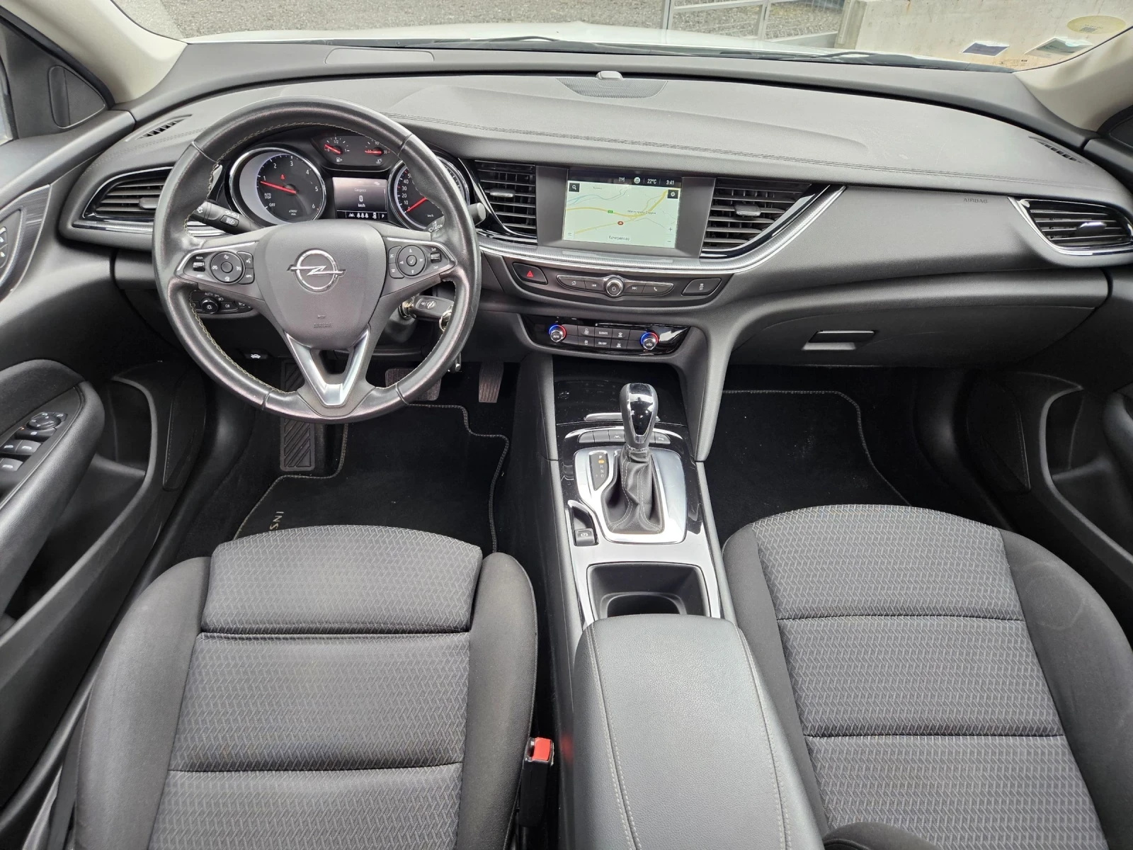 Opel Insignia 1.5d Automatic Euro6, снимка 12 - Автомобили и джипове - 54484274