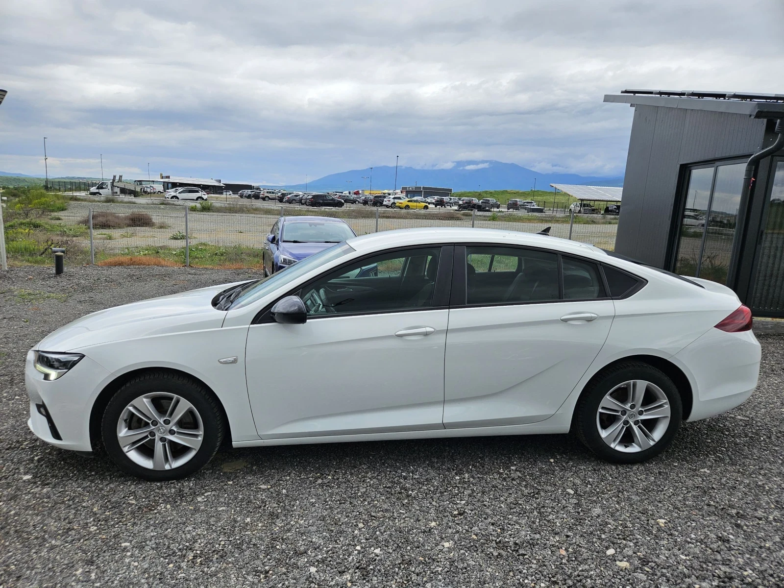 Opel Insignia 1.5d Automatic Euro6, снимка 2 - Автомобили и джипове - 54484274