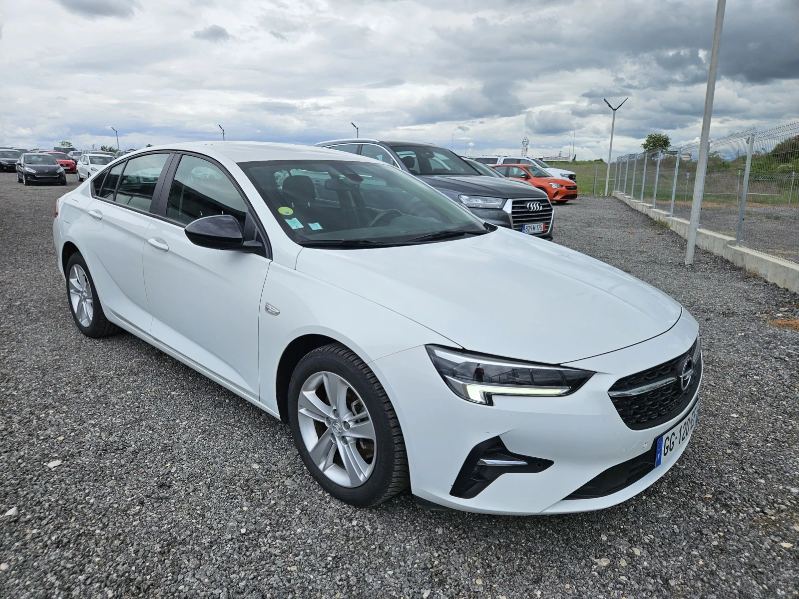 Opel Insignia 1.5d Automatic Euro6, снимка 8 - Автомобили и джипове - 54484274