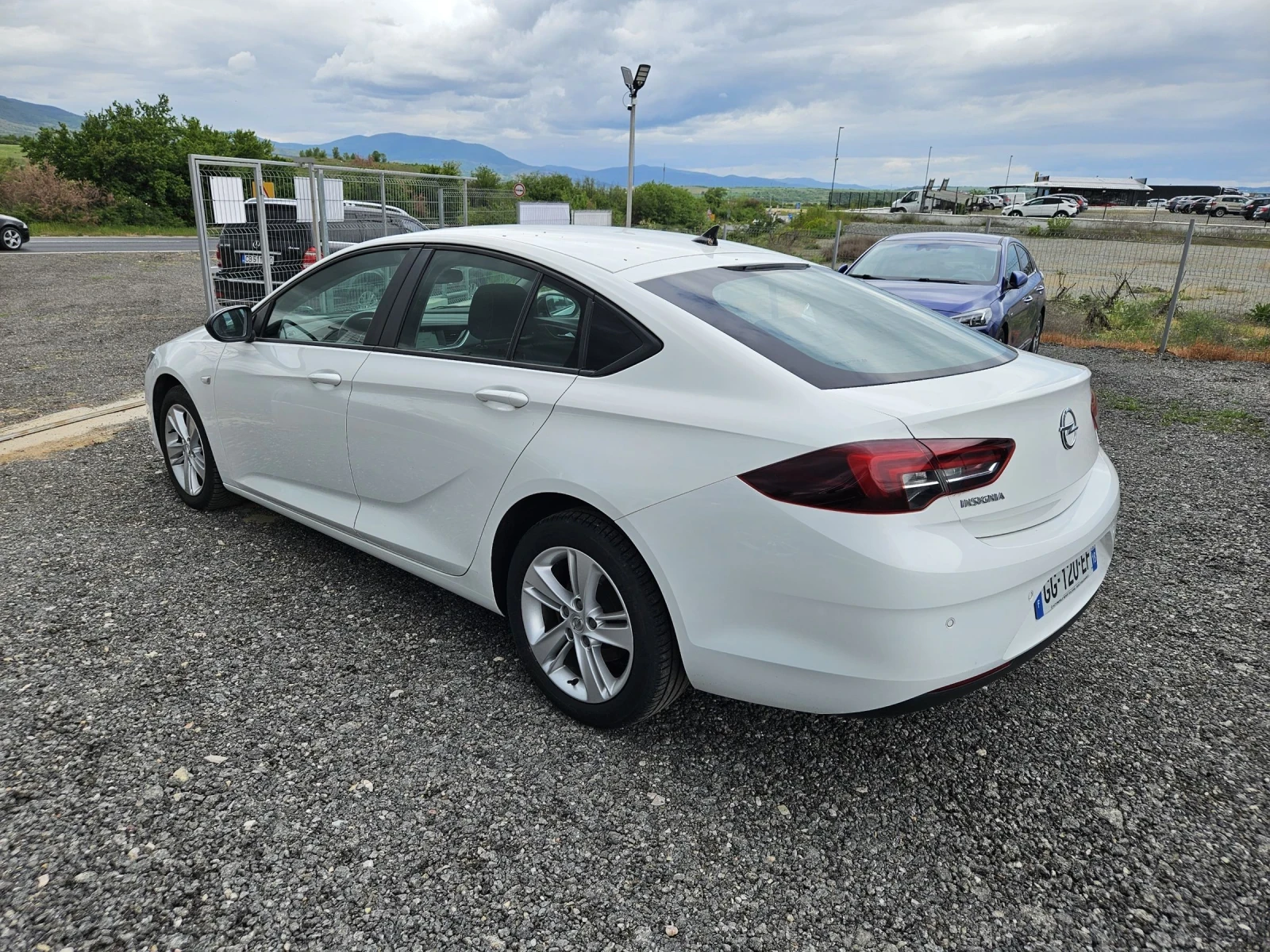 Opel Insignia 1.5d Automatic Euro6, снимка 3 - Автомобили и джипове - 54484274