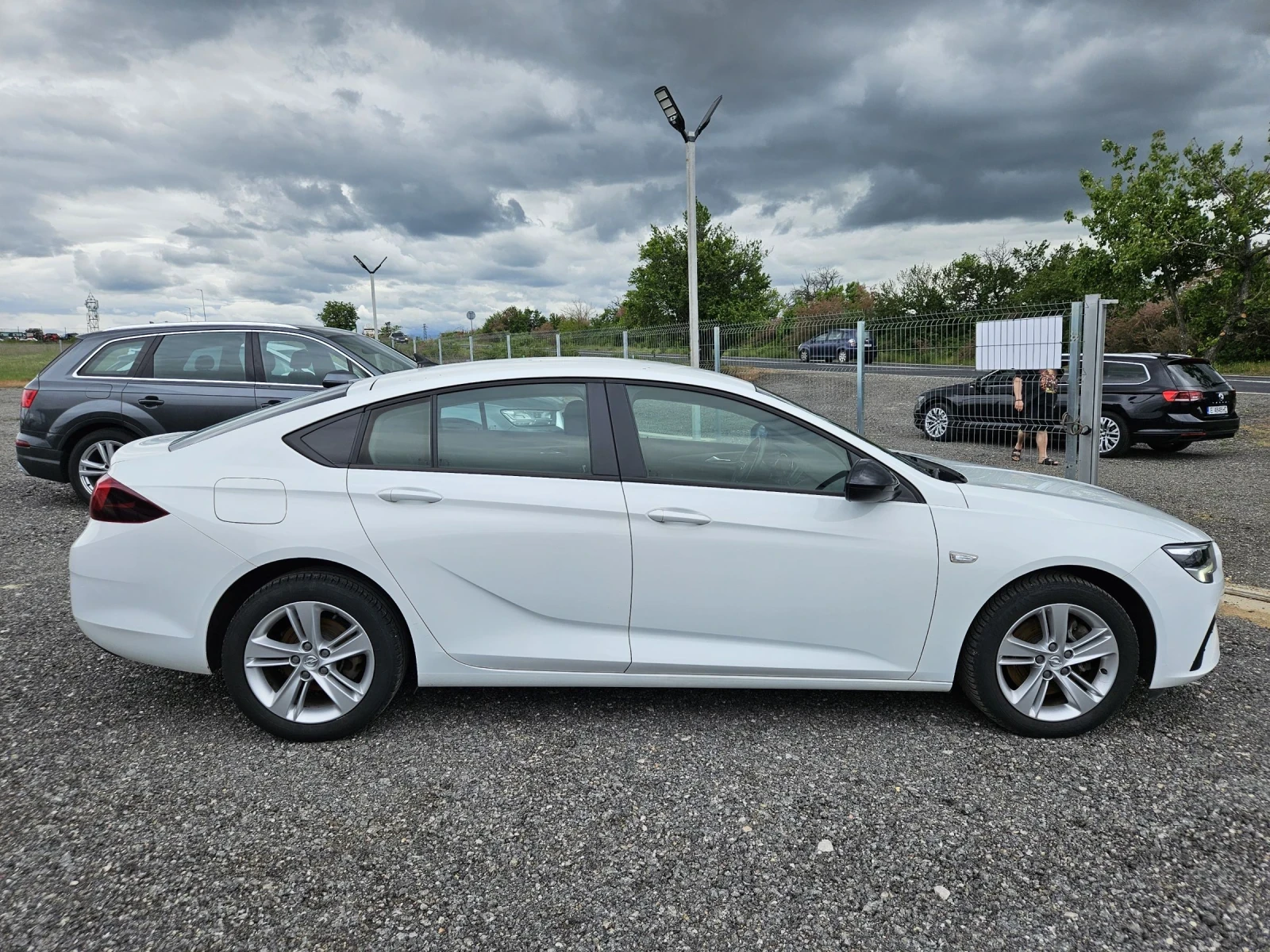 Opel Insignia 1.5d Automatic Euro6, снимка 7 - Автомобили и джипове - 54484274