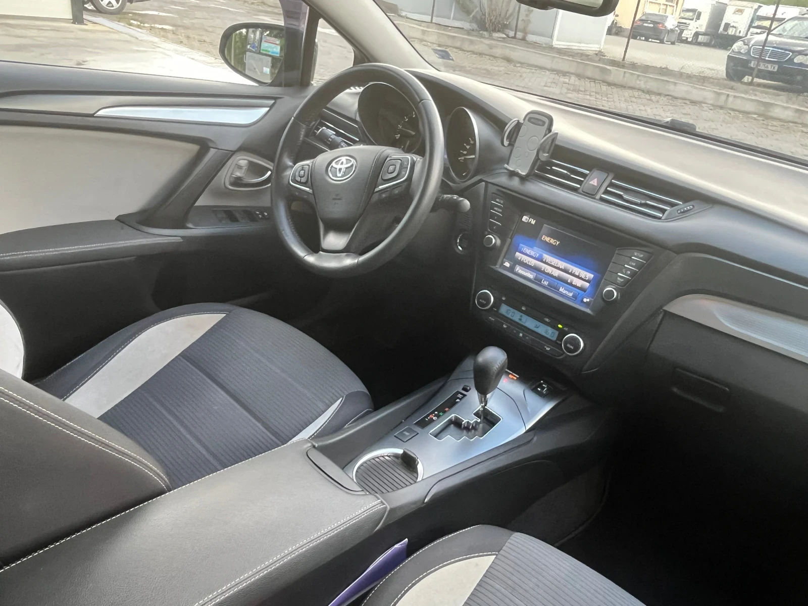 Toyota Avensis, снимка 8 - Автомобили и джипове - 55053430