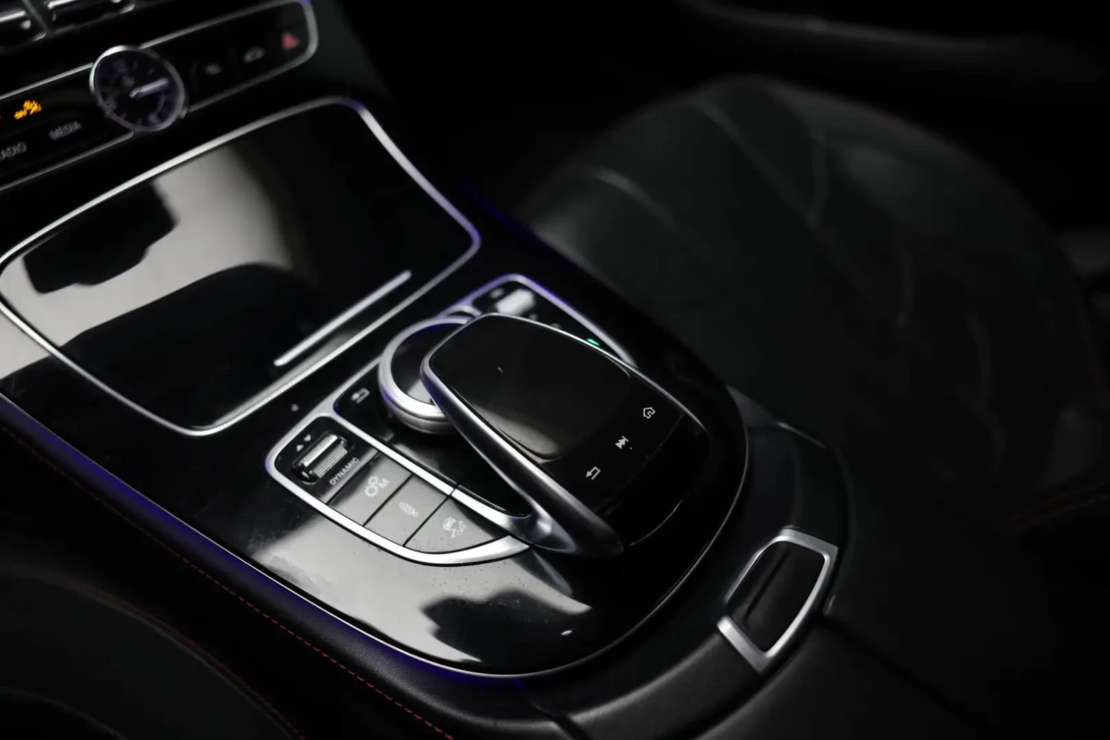 Mercedes-Benz CLS 53 AMG BURMESTER* 360* DISTRONIC* HUD* ОБДУХ, снимка 10 - Автомобили и джипове - 55973394