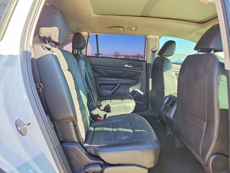 VW Atlas 3.6L 6 ALL WHEEL DRIVE, снимка 12 - Автомобили и джипове - 53713576