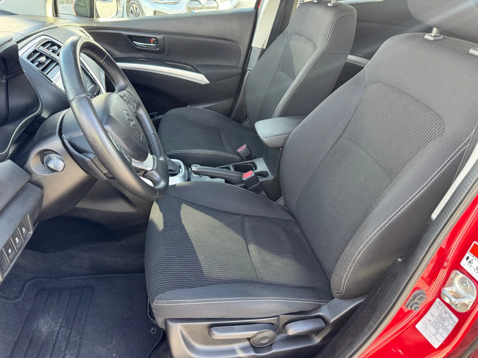 Suzuki SX4 S-Cross LED* NAVI* ПОДГРЕВ* КАМЕРА* 1.6d 4x4 120hp* 2016г, снимка 12 - Автомобили и джипове - 53788001