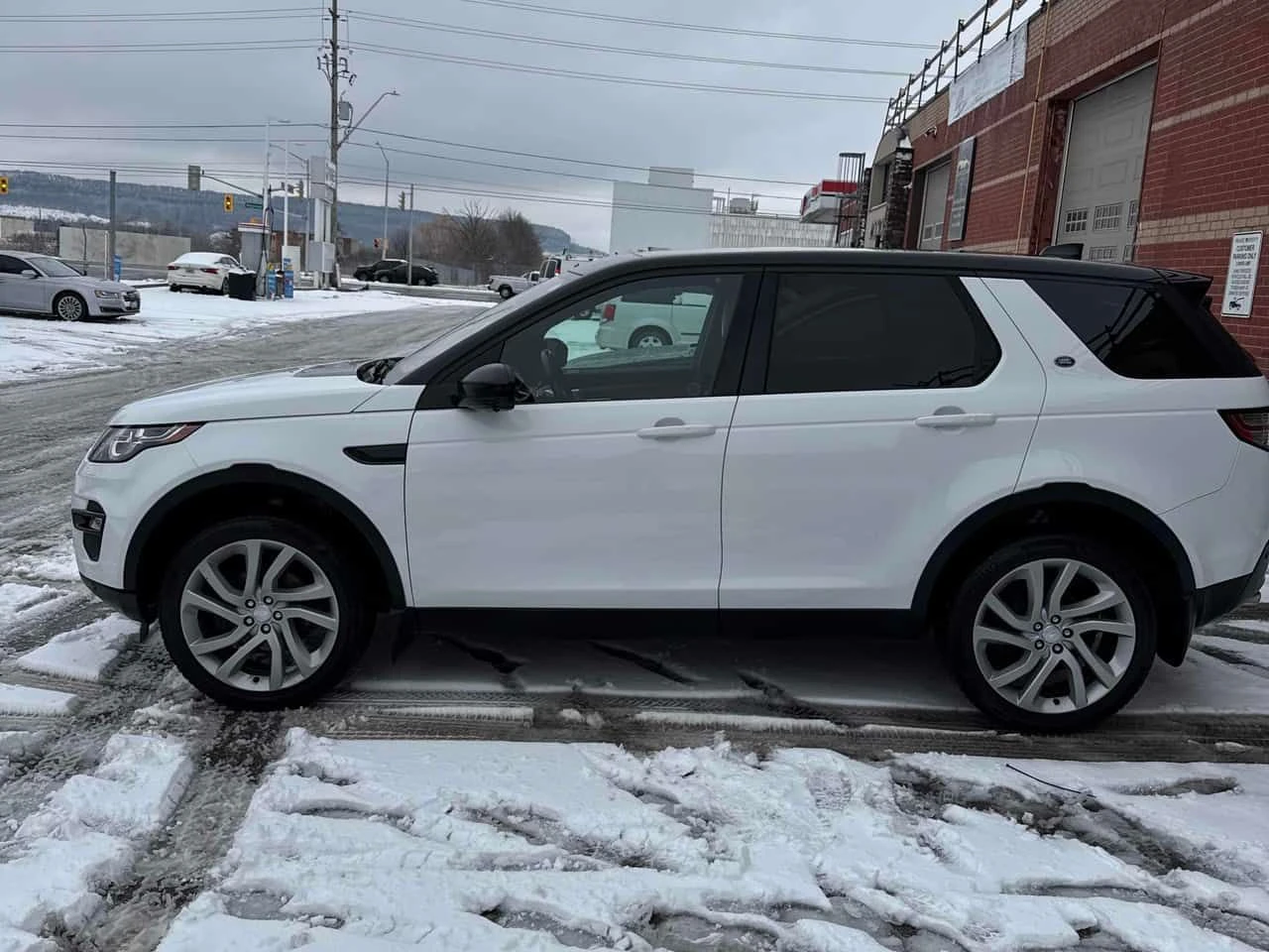 Land Rover Discovery Sport * HSE Luxury * CARFAX * ПАНОРАМА * ПОДГРЕВИ* КАМЕР, снимка 2 - Автомобили и джипове - 53962496