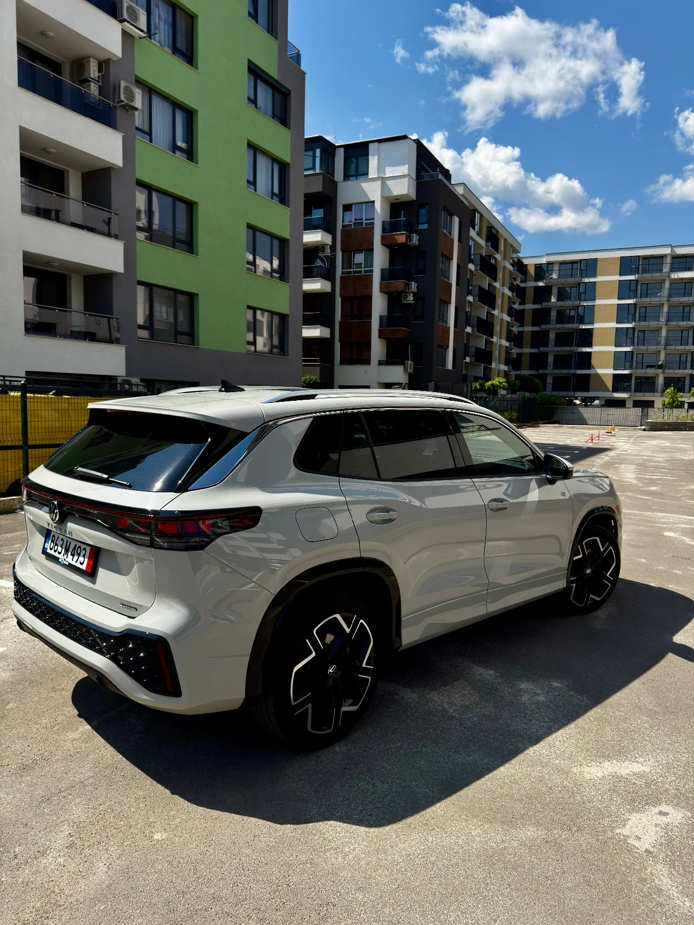 VW Tiguan 2.0 TSI R-Line Plus 4Motion / Гаранция , снимка 4 - Автомобили и джипове - 55342020