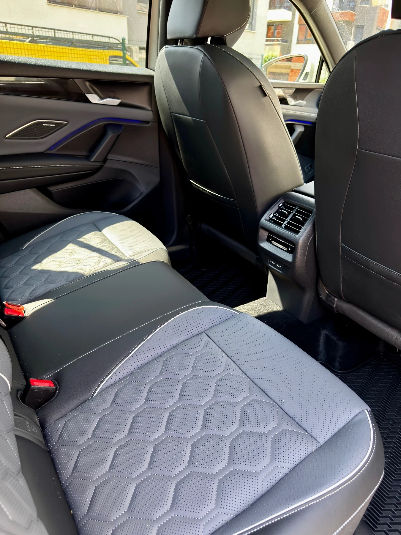 VW Tiguan 2.0 TSI R-Line Plus 4Motion / Гаранция , снимка 8 - Автомобили и джипове - 55342020