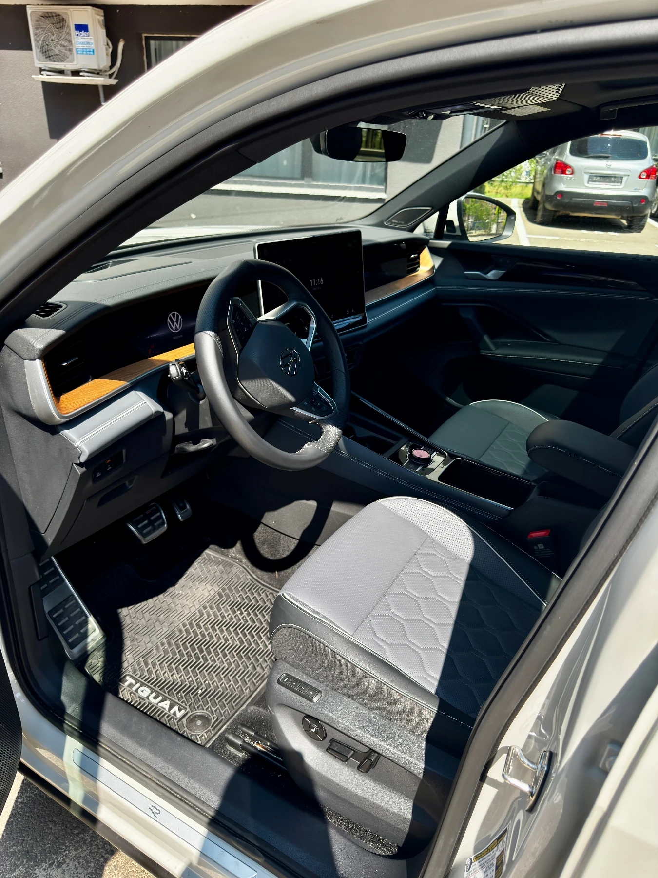 VW Tiguan 2.0 TSI R-Line Plus 4Motion / Гаранция , снимка 11 - Автомобили и джипове - 55342020