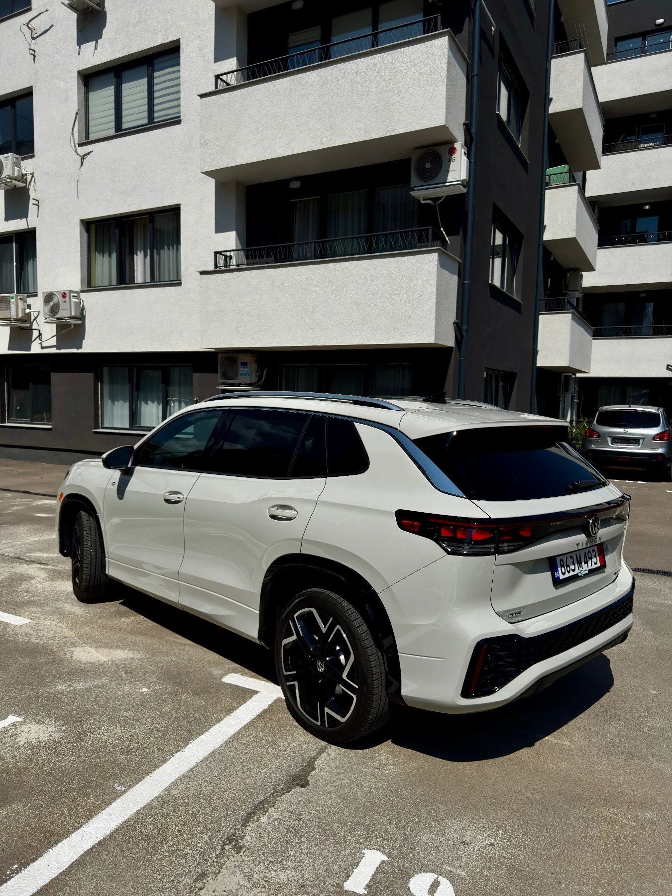 VW Tiguan 2.0 TSI R-Line Plus 4Motion / Гаранция , снимка 2 - Автомобили и джипове - 55342020