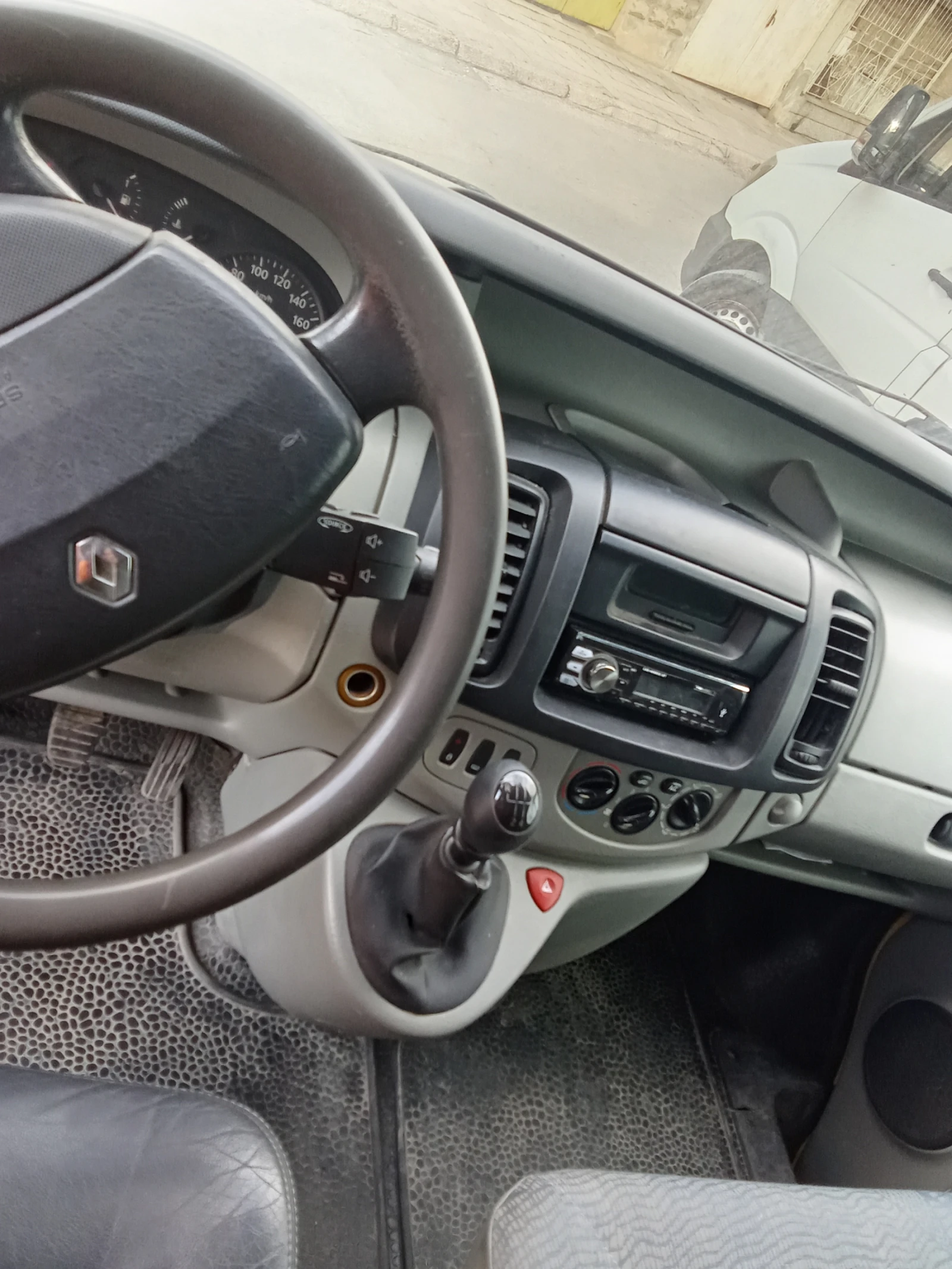 Renault Trafic, снимка 14 - Бусове и автобуси - 53878592