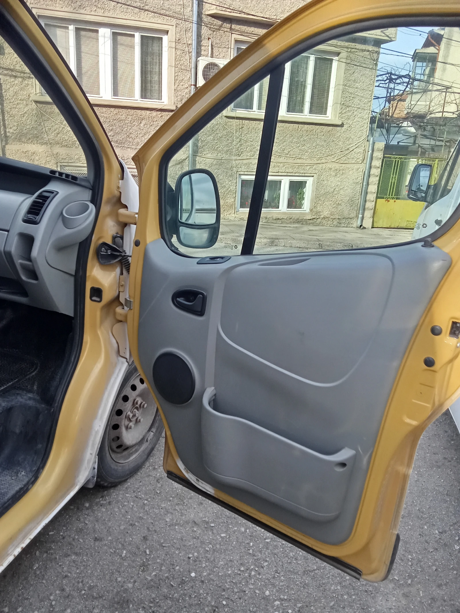 Renault Trafic, снимка 9 - Бусове и автобуси - 53878592