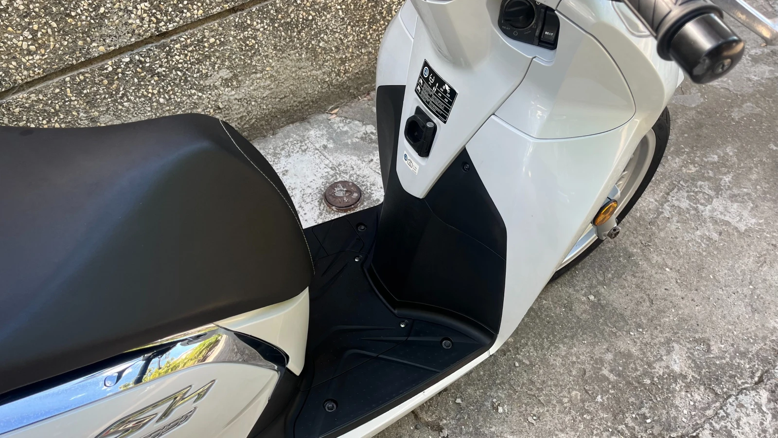 Honda Sh 300 ABS LED KEYLESS, снимка 11 - Мотоциклети и мототехника - 55264236