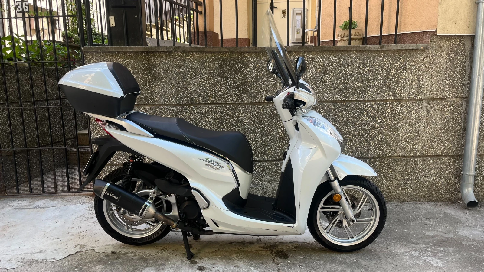 Honda Sh 300 ABS LED KEYLESS, снимка 3 - Мотоциклети и мототехника - 55264236