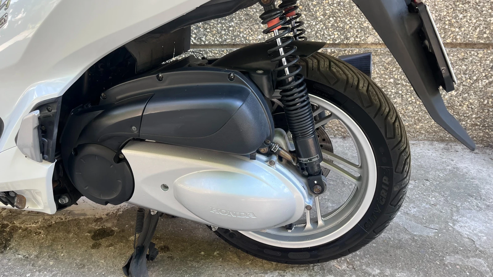 Honda Sh 300 ABS LED KEYLESS, снимка 12 - Мотоциклети и мототехника - 55264236